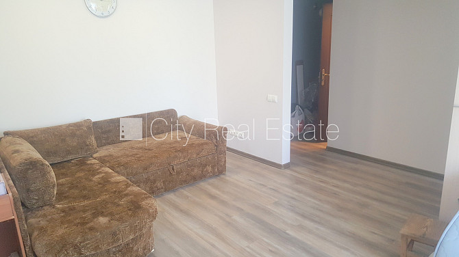 Фасадный дом, вход со двора, лестничная клетка после косметического ремонта, Рига - изображение 8