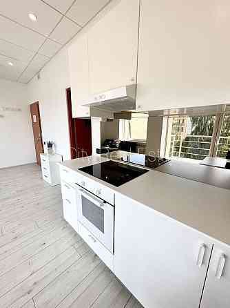 Новостройка, фасадный дом, вход с улицы, лифт, лестничная клетка после Рига