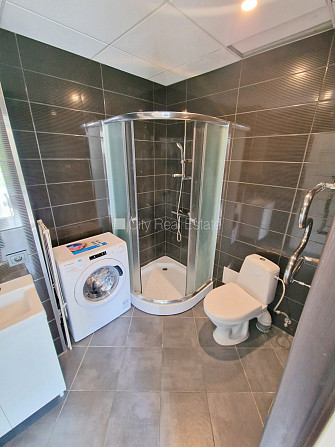 Новостройка, фасадный дом, вход с улицы, лифт, лестничная клетка после Рига - изображение 17