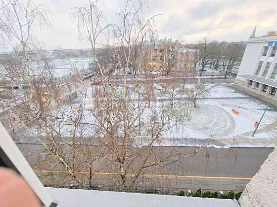 Фасадный дом, реновированный дом, закрытый двор, вход с улицы, лестничная клетка Рига