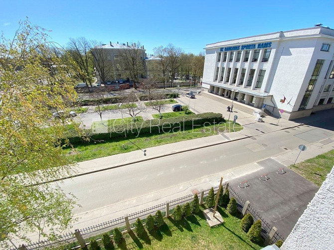 Фасадный дом, реновированный дом, закрытый двор, вход с улицы, лестничная клетка Рига - изображение 10