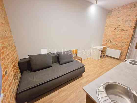 Фасадный дом, реновированный дом, благоустроенная озеленённая территория, Rīga