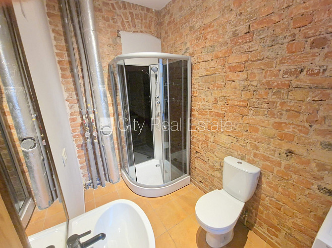 Fasādes māja, renovēta māja, labiekārtota apzaļumota teritorija, slēgts pagalms, ieeja no Rīga - foto 3