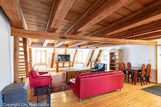 Фасадный дом, реновированный дом, поменянное покрытие крыши, подъездная дорога Рига