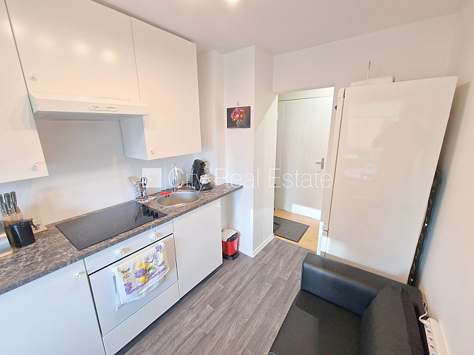 Zeme īpašumā, fasādes māja, ieeja no ielas, ir lifts, lodžija, logi vērsti uz pagalma pusi, Rīga - foto 4