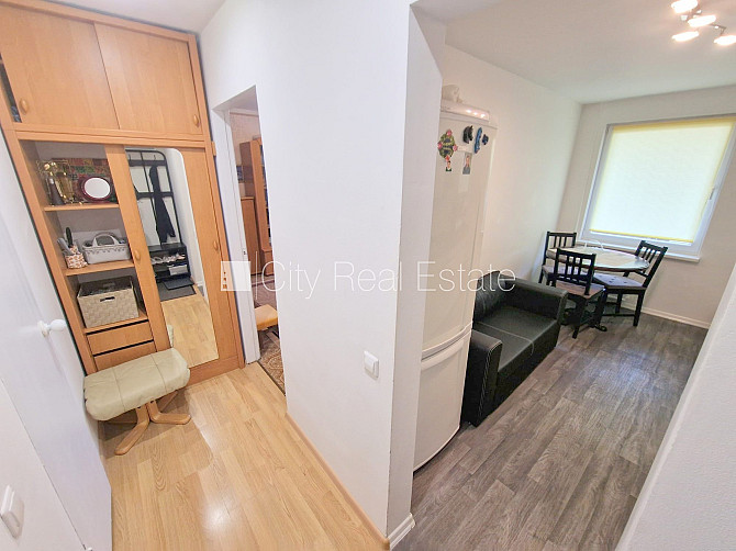 Zeme īpašumā, fasādes māja, ieeja no ielas, ir lifts, lodžija, logi vērsti uz pagalma pusi, Rīga - foto 7