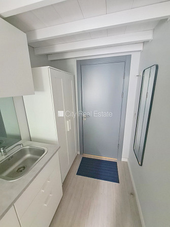 Fasādes māja, renovēta māja, slēgts pagalms, ieeja no ielas, kāpņu telpa pēc kapitālā Rīga - foto 11