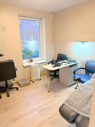 Fasādes māja, renovēta māja, vieta automašīnai, ieeja no ielas, logi vērsti mājas abās Rīga - foto 10