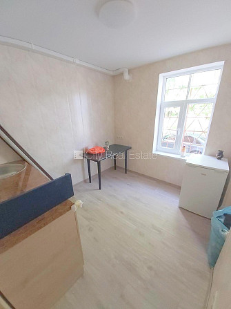 Fasādes māja, renovēta māja, vieta automašīnai, ieeja no ielas, logi vērsti mājas abās Rīga - foto 17