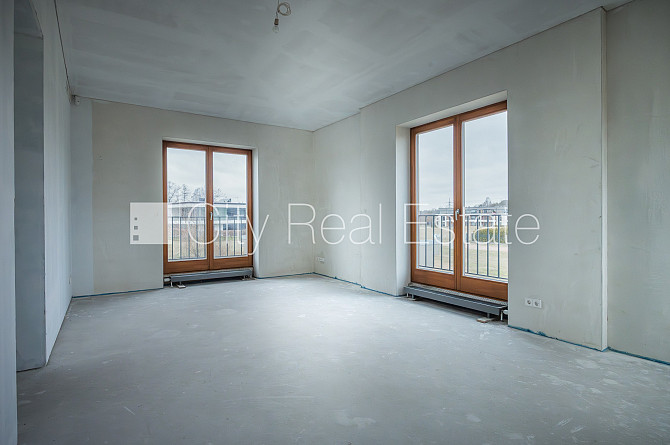 Privātmāja, labiekārtota apzaļumota teritorija, bruģēts piebraucamais ceļš, slēgta Rīga - foto 16