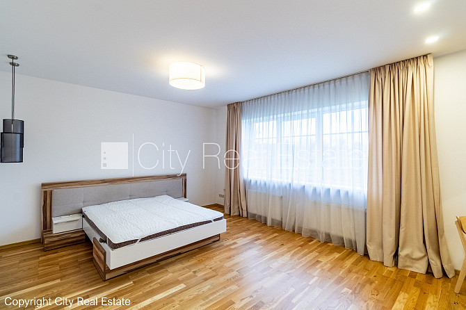 Rindu māja, labiekārtota apzaļumota teritorija, bruģēts piebraucamais ceļš, garāža vienai Jūrmala - foto 9