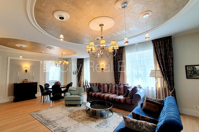 Земля в собственности, фасадный дом, реновированный дом, заменены инженерные Рига - изображение 1