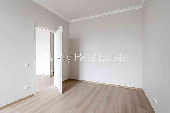 Земля в собственности, фасадный дом, реновированный дом, закрытый двор, Rīga