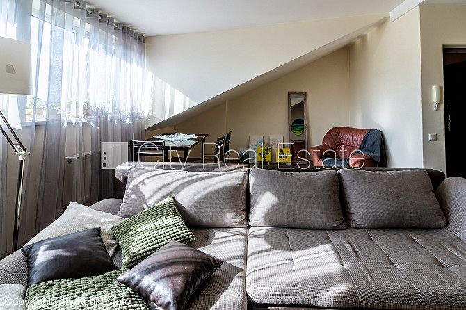 Pagalma ēka, slēgts pagalms, vieta automašīnai, ieeja no pagalma, mansards, ir lifts, plašs Rīgas rajons - foto 4