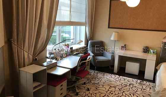 Новостройка, благоустроенная озеленённая территория, места для нескольких Рига