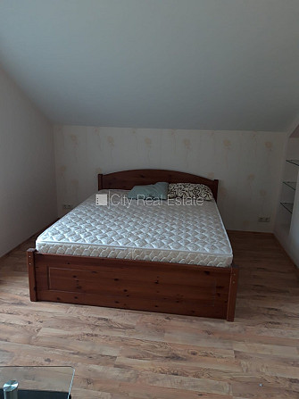 Rindu māja, labiekārtots apzaļumots pagalms, slēgta teritorija, teritorijas iebrauktuves vārti Jūrmala - foto 17