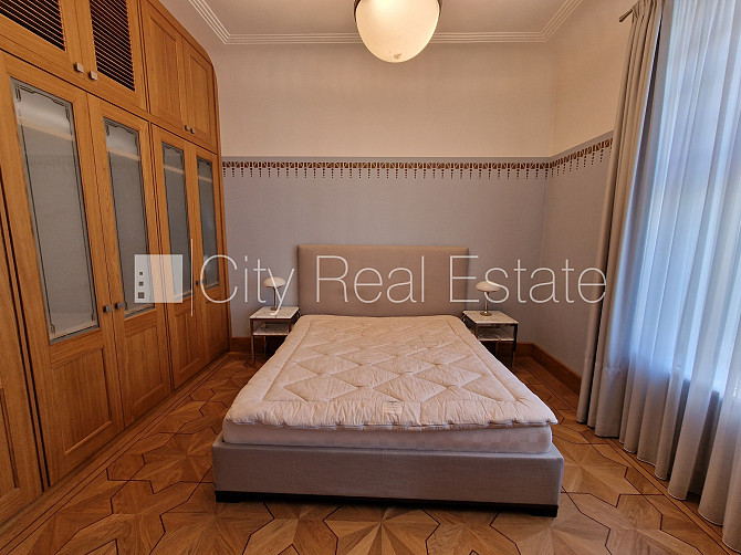 Фасадный дом, реновированный дом, закрытый двор, место для машины, вход с улицы и Рига - изображение 3