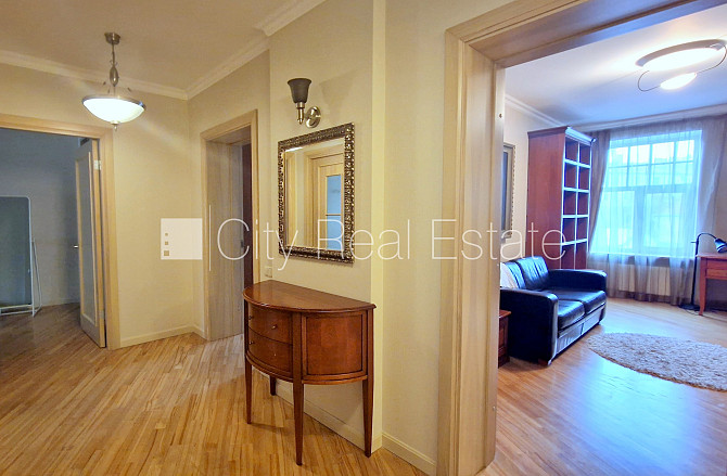 Земля в собственности, фасадный дом, реставрированный дом, кирпичные стены, вход Рига - изображение 11