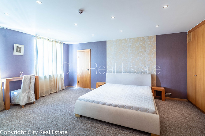 Фасадный дом, закрытый двор, место для машины, апартаменты люкс, лифт, три балкона, Рига - изображение 10