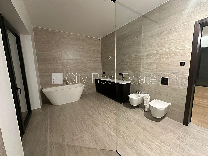 Privātmāja, slēgta teritorija, iežogota teritorija ar metāla sētu, garāža vienai Ogre un novads - foto 16