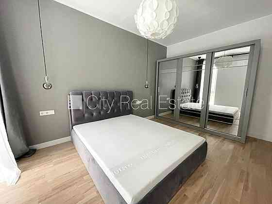 Новостройка, фасадный дом, благоустроенная озеленённая территория, закрытый Рига