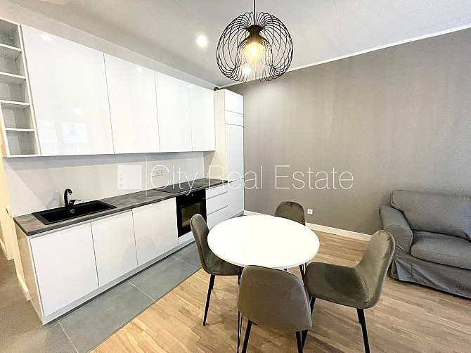 Jaunceltne, fasādes māja, labiekārtota apzaļumota teritorija, slēgts pagalms, pagalmā bērnu Rīga - foto 3