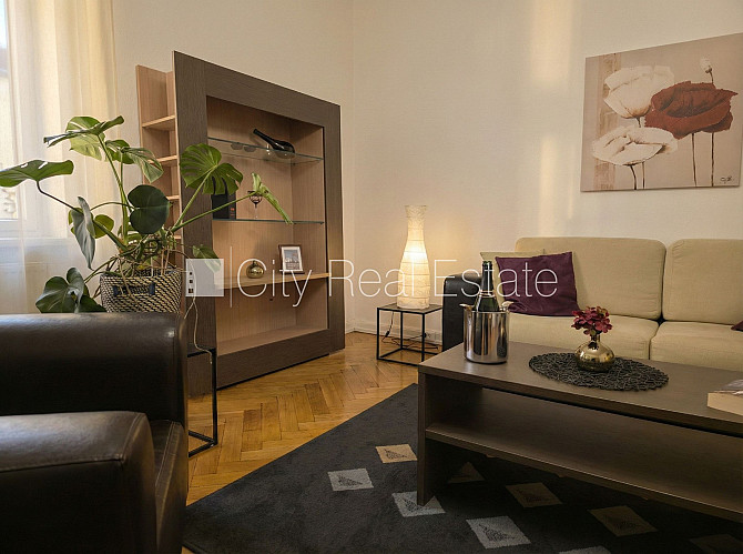 Фасадный дом, реновированный дом, вход с улицы, лестничная клетка после Рига - изображение 2