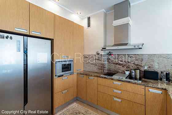 Благоустроенная озеленённая территория, территория обнесена забором, места для Jūrmala