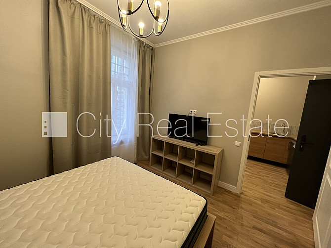 Фасадный дом, реновированный дом, подъездная дорога покрыта брущаткoй, Рига - изображение 4