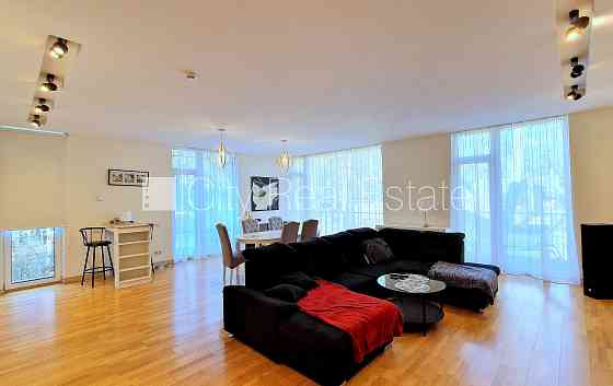 Новостройка, благоустроенный озеленённый двор, въездные ворота оснащены Jūrmala