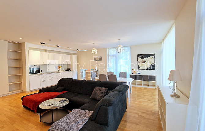 Jaunceltne, labiekārtots apzaļumots pagalms, teritorijas iebrauktuves vārti aprīkoti ar Jūrmala - foto 1