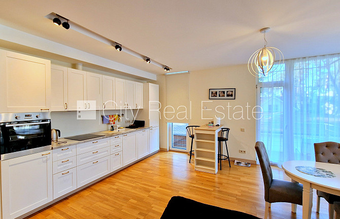 Jaunceltne, labiekārtots apzaļumots pagalms, teritorijas iebrauktuves vārti aprīkoti ar Jūrmala - foto 4