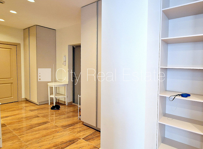 Jaunceltne, labiekārtots apzaļumots pagalms, teritorijas iebrauktuves vārti aprīkoti ar Jūrmala - foto 14