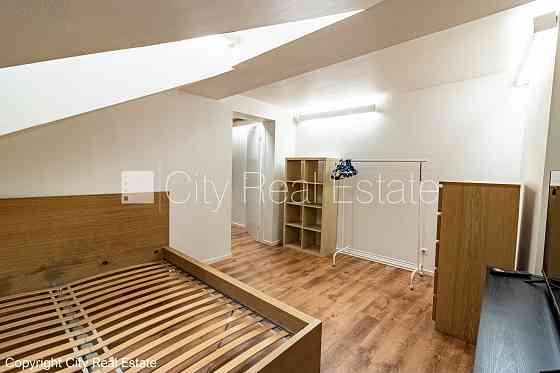 Фасадный дом, благоустроенная озеленённая территория, мансарда, одна Рига