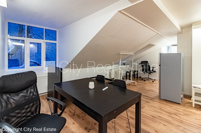 Фасадный дом, благоустроенная озеленённая территория, мансарда, одна Рига - изображение 1