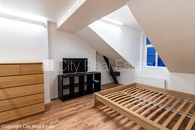 Фасадный дом, благоустроенная озеленённая территория, мансарда, одна Рига - изображение 5