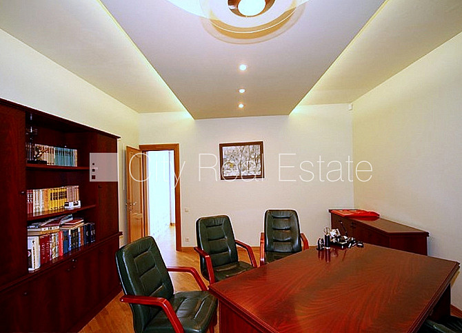 Zeme īpašumā, privātmāja, labiekārtota apzaļumota teritorija 1910 m2, garāža divām Rīga - foto 19