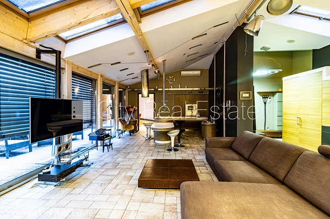 Фасадный дом, реновированный дом, вход с улицы, лифт, терасса, окна выходят в обе Рига - изображение 7