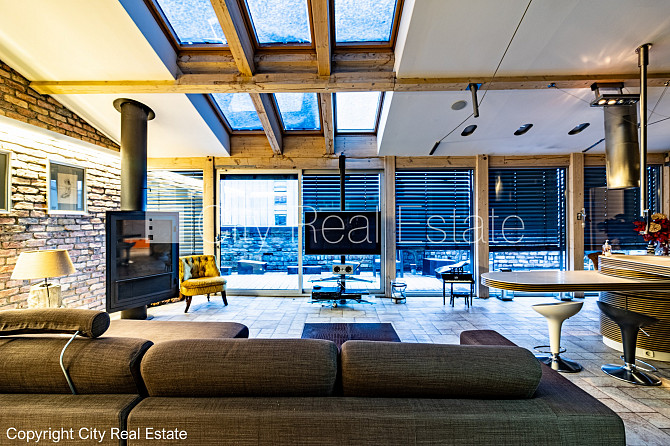 Фасадный дом, реновированный дом, вход с улицы, лифт, терасса, окна выходят в обе Рига - изображение 1