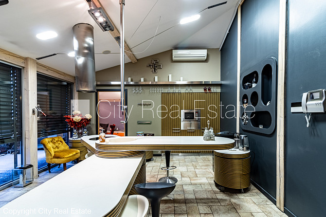 Фасадный дом, реновированный дом, вход с улицы, лифт, терасса, окна выходят в обе Рига - изображение 8