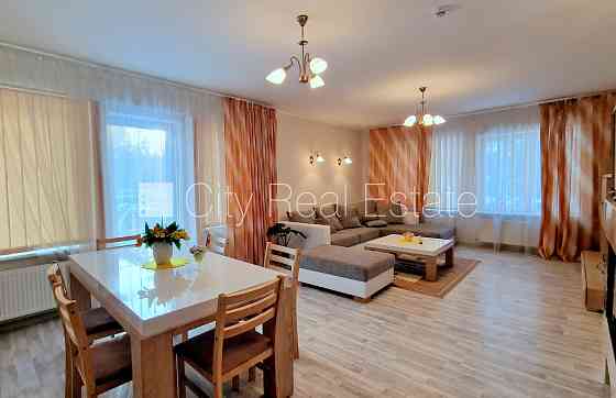 Частный дом, новостройка, благоустроенная озеленённая территория 3557 м2, въездные Jūrmala