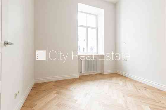 Фасадный дом, реновированный дом, заменены инженерные коммуникации, поменянное Рига