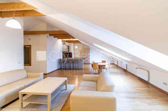 Проект - Kalpaka Residence, фасадный дом, вход с улицы, мансарда, лифт, балкон, количество Рига