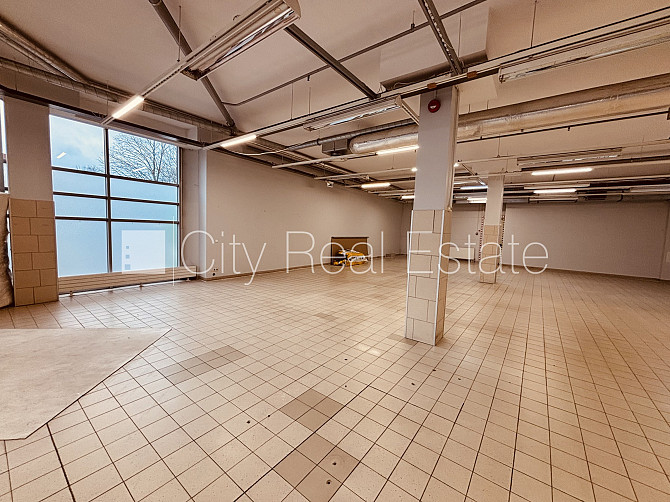 Vieta vairākām automašīnām, ieeja no ielas un pagalma, gaisa kondicionēšanas sistēma, Rīga - foto 2