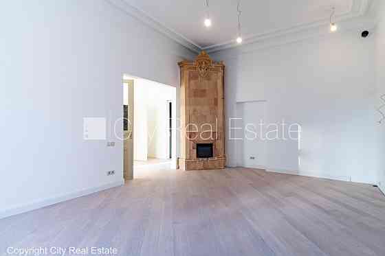 Фасадный дом, реновированный дом, фасад с декоративной штукатуркой, закрытый Рига