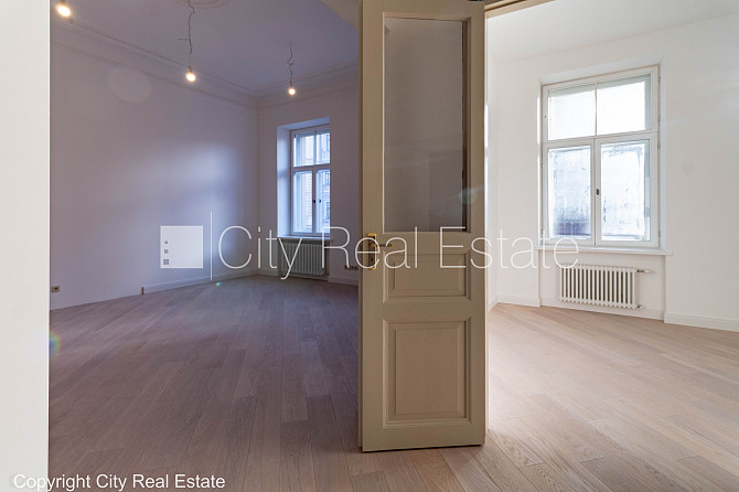 Фасадный дом, реновированный дом, фасад с декоративной штукатуркой, закрытый Рига - изображение 5