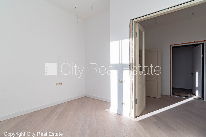 Фасадный дом, реновированный дом, фасад с декоративной штукатуркой, закрытый Рига - изображение 7