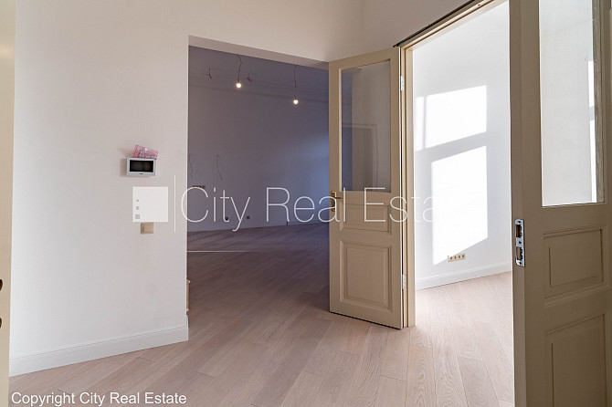 Фасадный дом, реновированный дом, фасад с декоративной штукатуркой, закрытый Рига - изображение 4