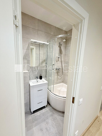 Фасадный дом, реновированный дом, закрытый двор, территория обнесена забором, Рига - изображение 11