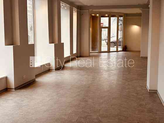 Фасадный дом, закрытый двор, отопление - воздушный теплонасос, бойлер для горячей Rīga